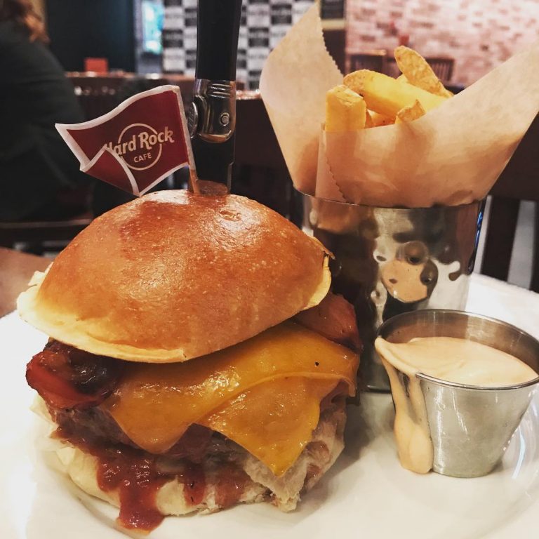 Hickory BBQ Bacon CheeseBurger - Hard Rock Cafe Mallorca - Fan Burger Club